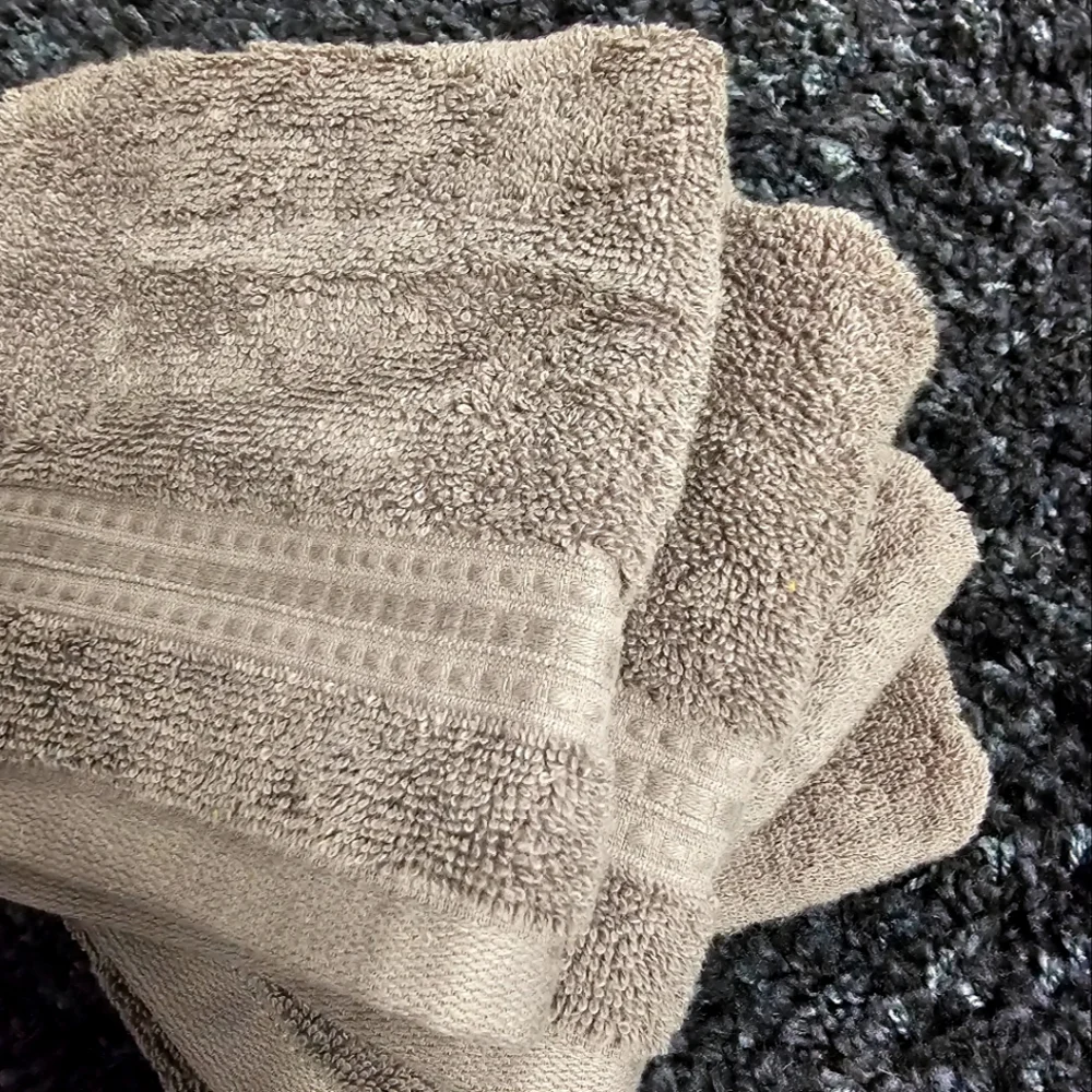 Purely Indulgent 4-Piece Towel Set - 100% Cotton, Women-Owned Gray